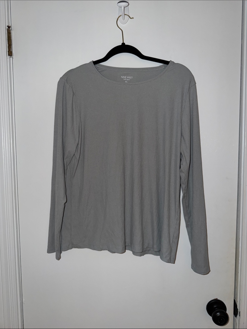 Nine West - size XL- Light Gray Long Sleeve Crewneck Top